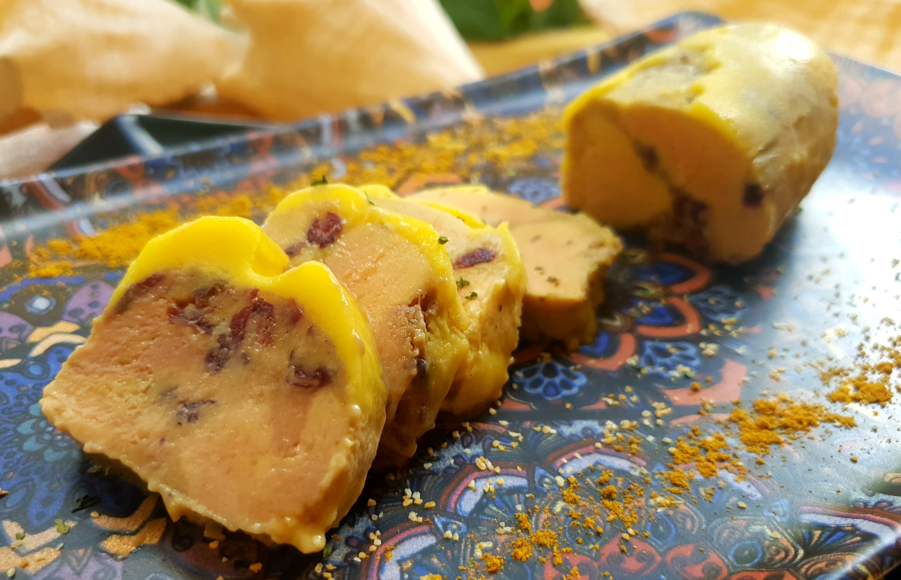 Foie gras d'excellence en ballotine de 220gr truffé d'olive noire