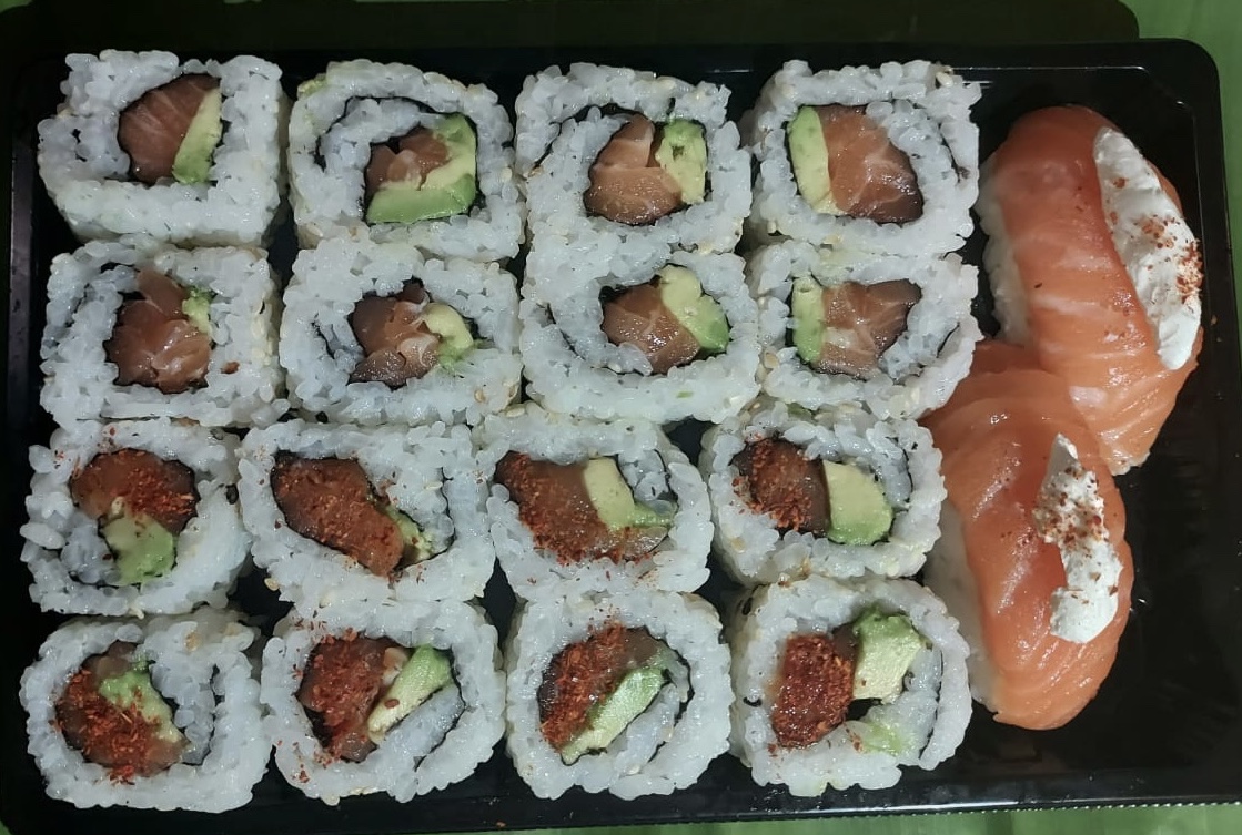 Special California Platter + 2 Salmon Cheese Sushis (18 pces)