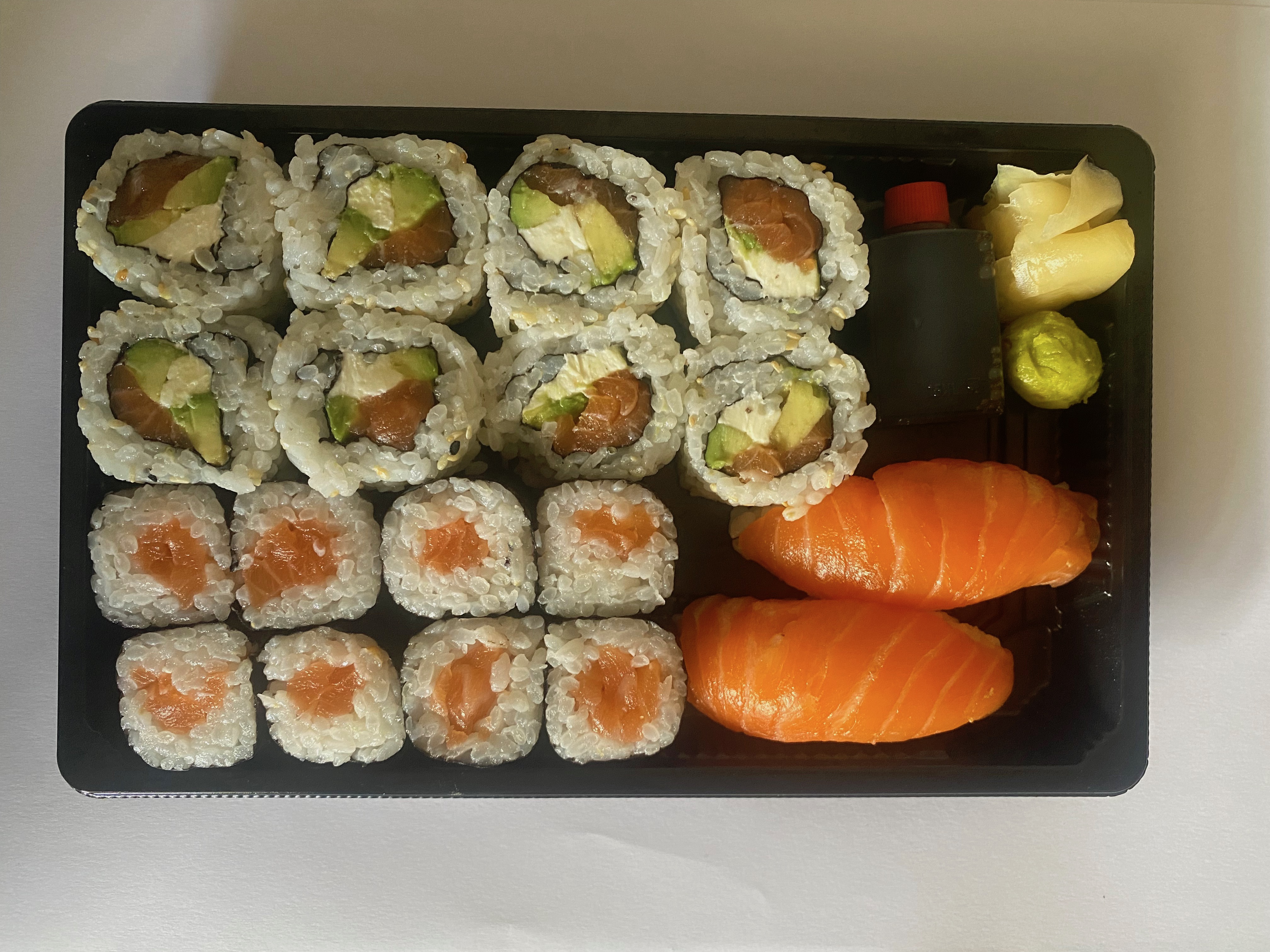 Mixed Tray +2 Sushi Salmon
