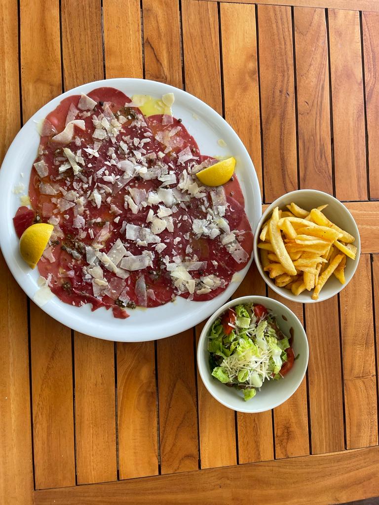 Beef carpaccio with Green pepper served with fries and salad