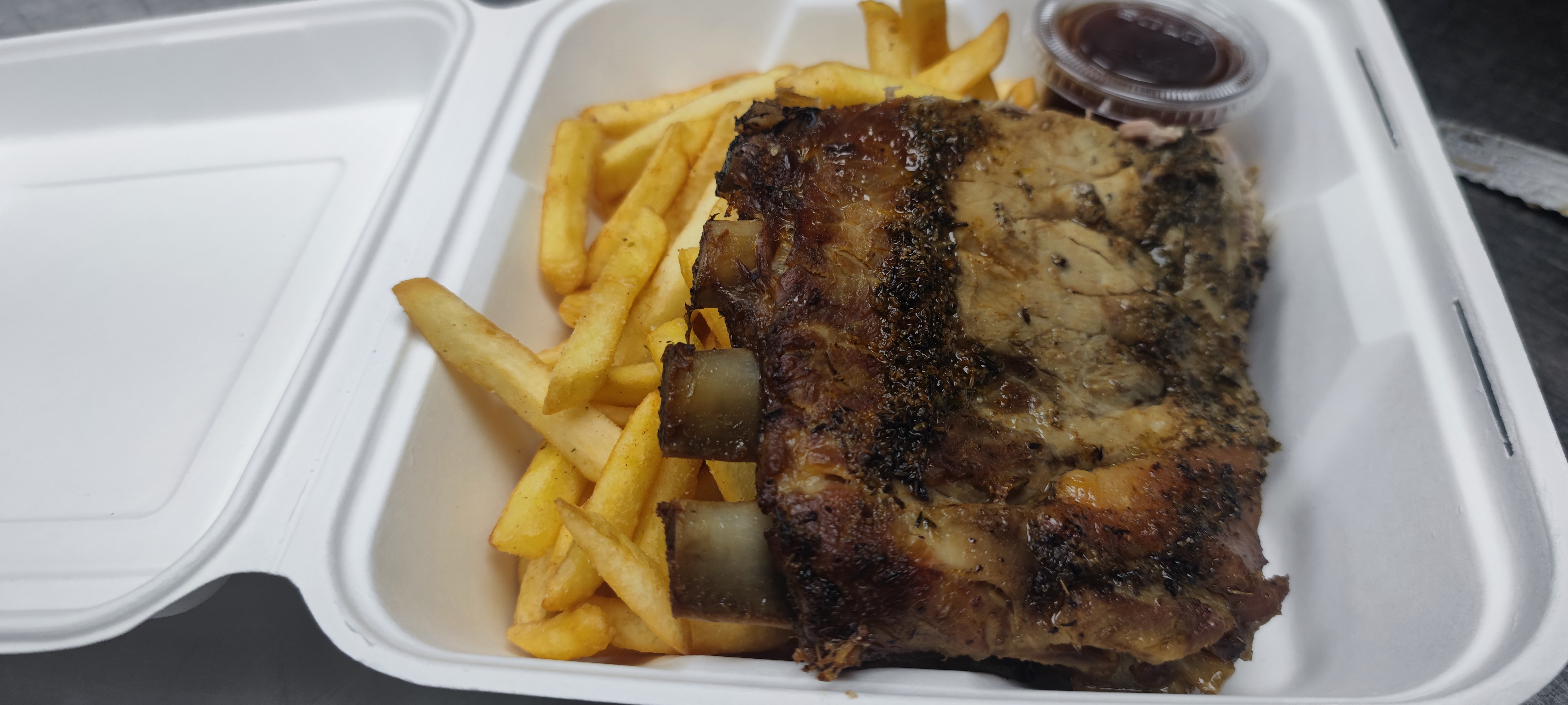 Pork ribs, bbq sauce and fries